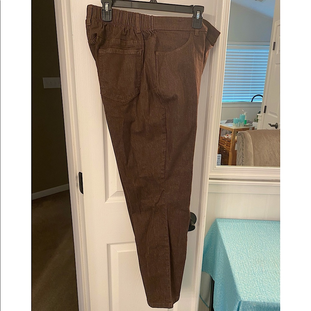 Denim &Co heather brown jean with 4 pockets & elastic waist. Petite XL.